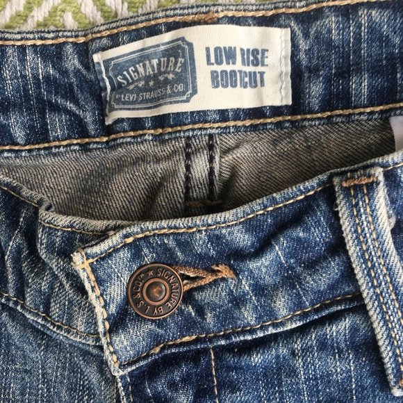 Levi Low-Rise Bootcut Jeans - Picture 2 of 5